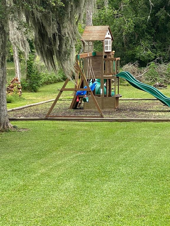 Children\'s Playhouse in Backyard