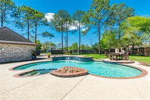 808 Pine Hollow Dr, Friendswood, TX 77546