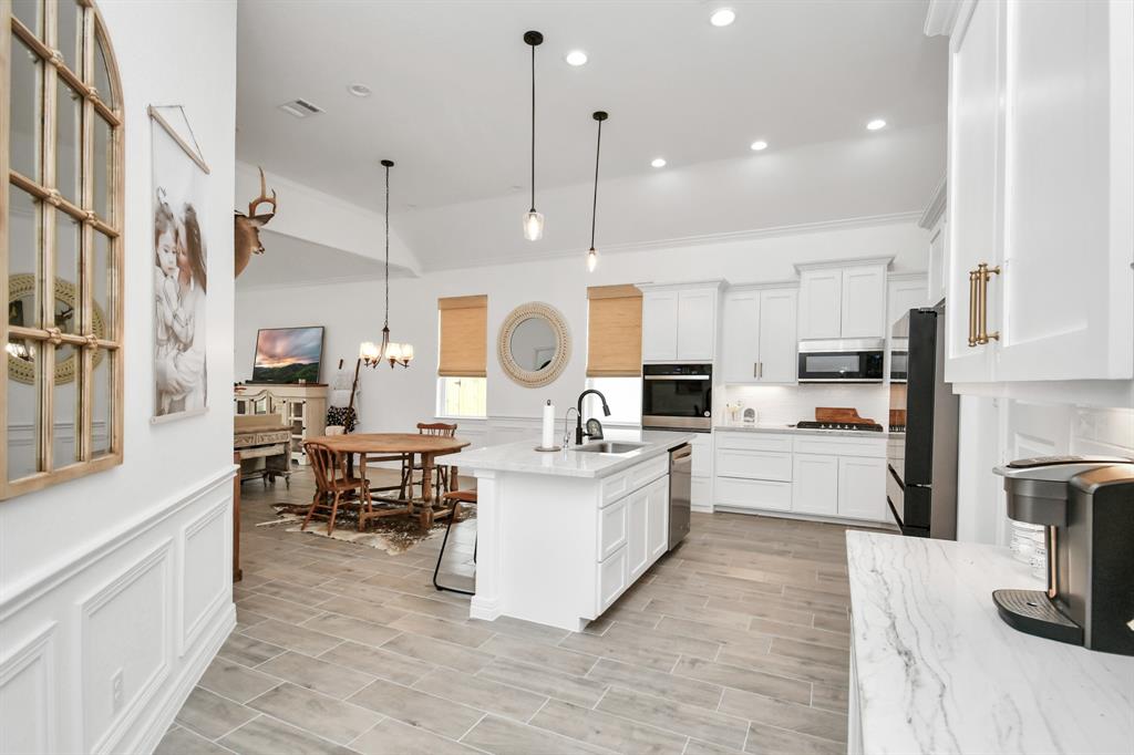 Entry in to open kitchen from hall entrance