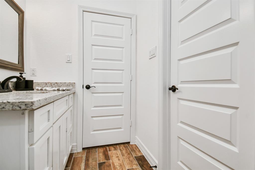 Hall Bath with door that opens to the second bedroom