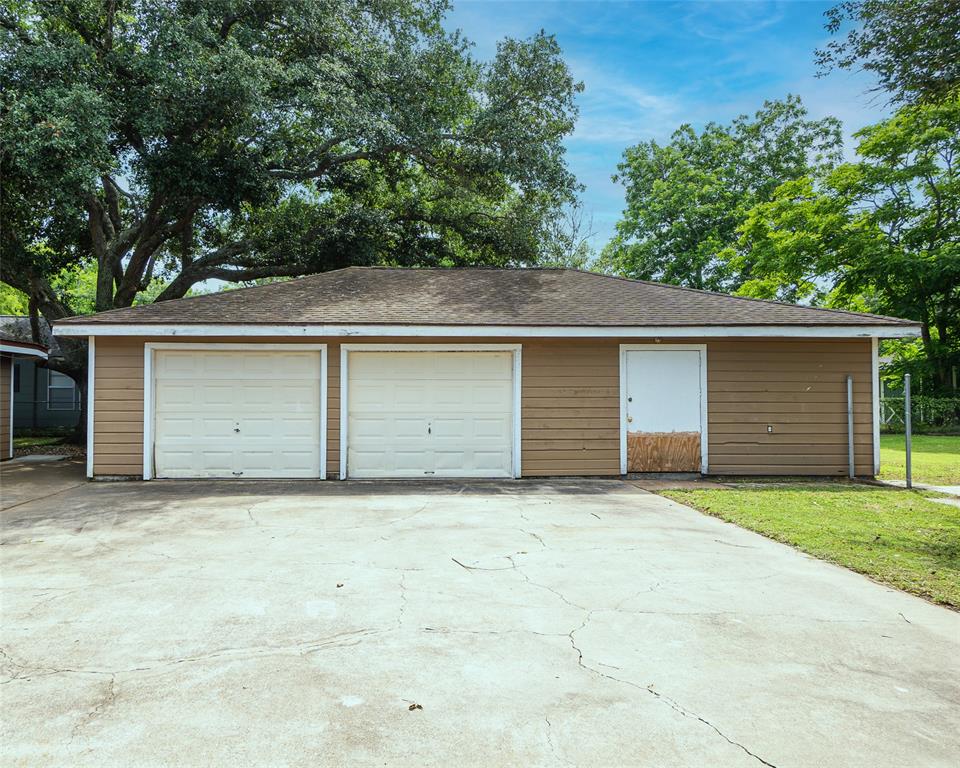 spacious garage