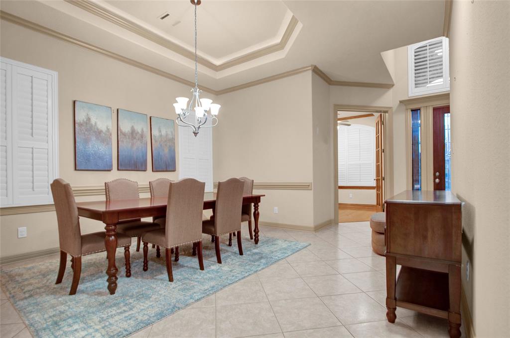 Spacious dining room perfect for hosting and family events!