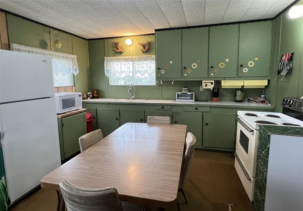 Kitchen with view to the Intercoastal water way!