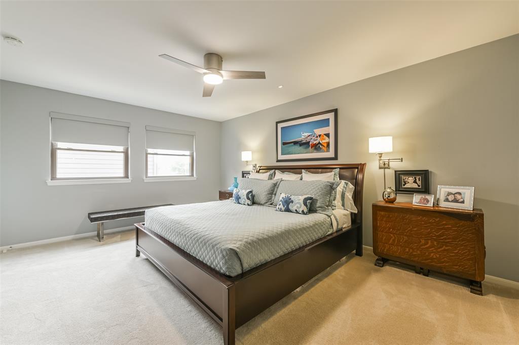 Discover comfort and space in this generously-sized secondary bedroom. With abundant natural light and a peaceful ambiance, this room is a welcoming retreat.