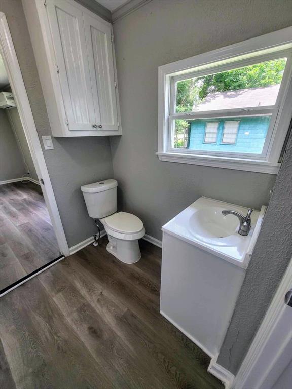 Attractive tub/shower combo with new tile & built in shelf for added storage