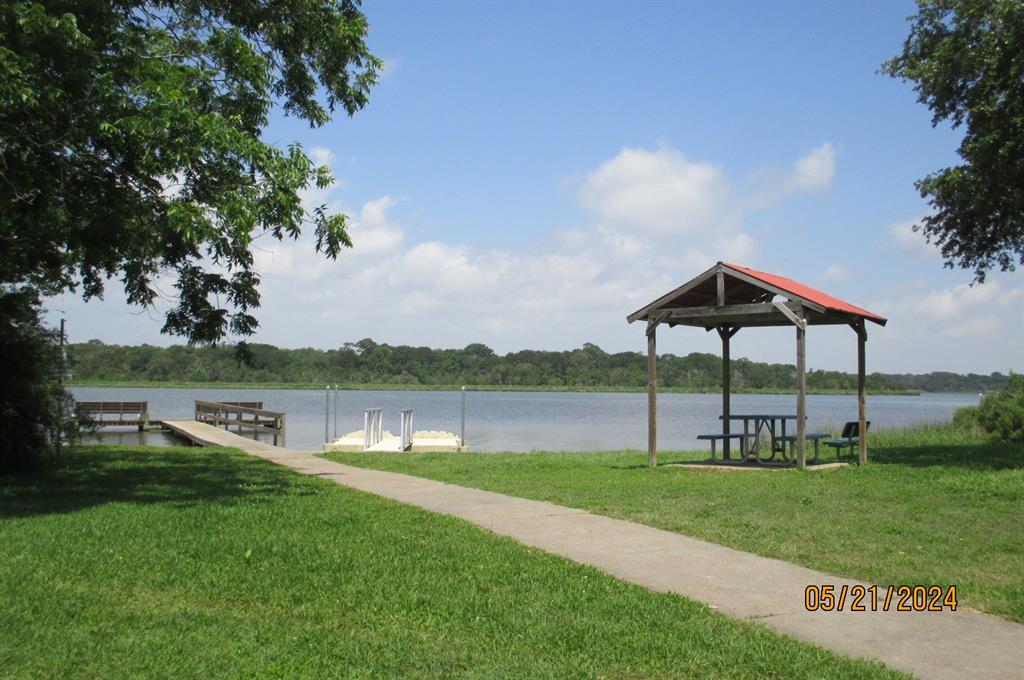 Community Kayak storage, ramp and fishing pier. Sunsets and Sunrises are amazing!