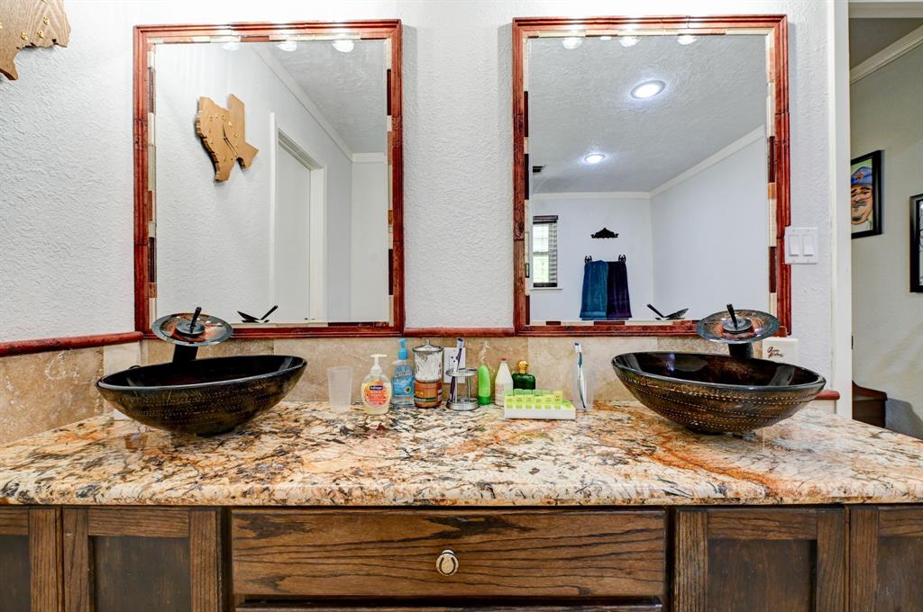 Primary suite double sinks.