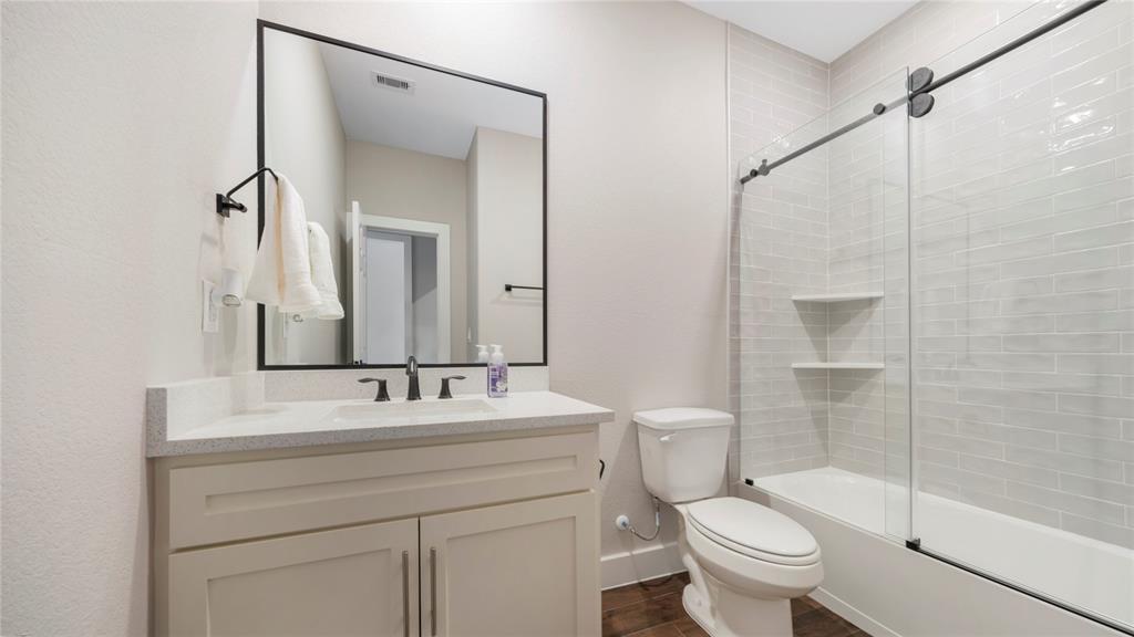 Utility room with oversized wash sink.