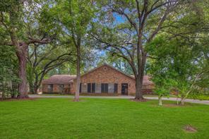 418 Forest Dr, Lake Jackson, TX 77566