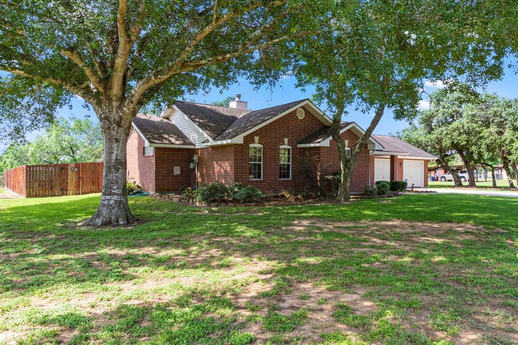 1027 Garden Oaks Street , Columbus, Texas image 4