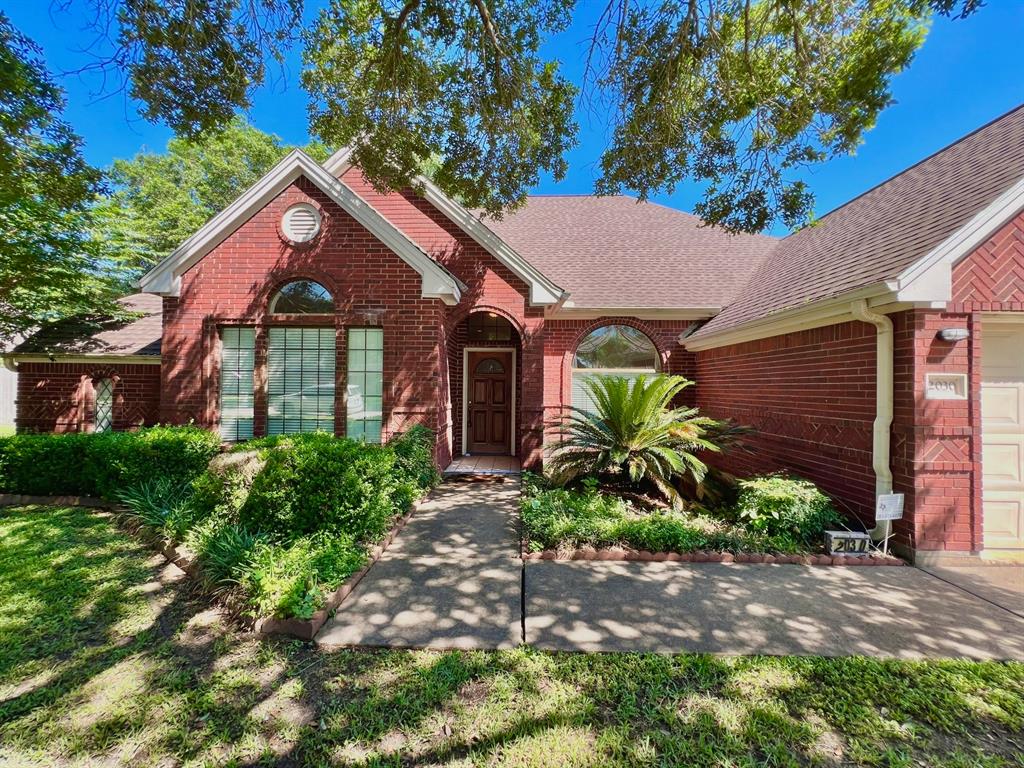 Welcome Home!!  Nice neighborhood in Alvin and no HOA!