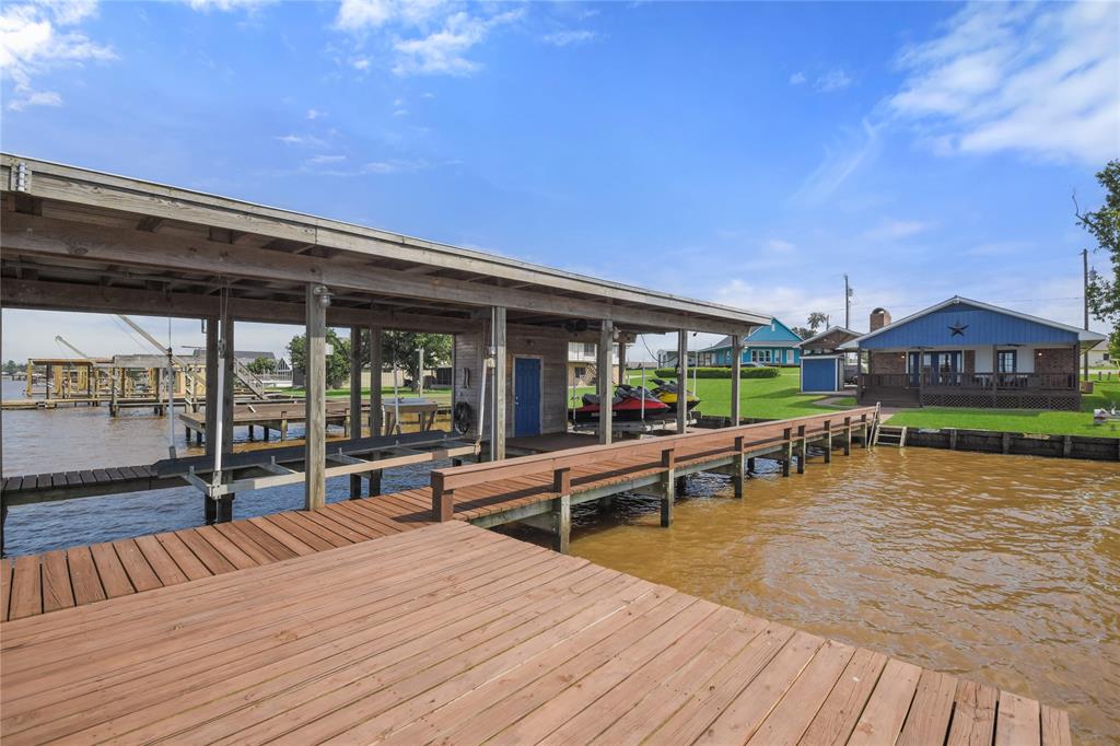 Fish cleaning station right beside the boat dock perfect for cleaning the day\'s catch