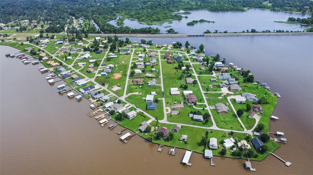 Another view of the peninsula.  This home is located just 3 miles from Hwy 190 in Onalaska with access to lots of restaurants and shopping