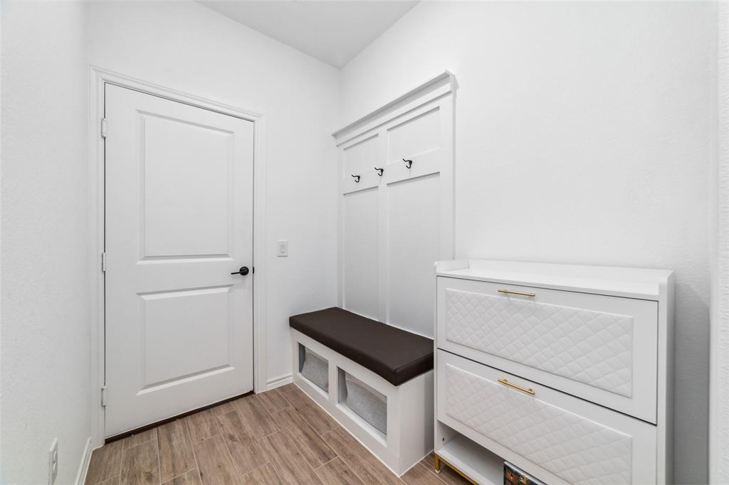 MUD room leading to garage