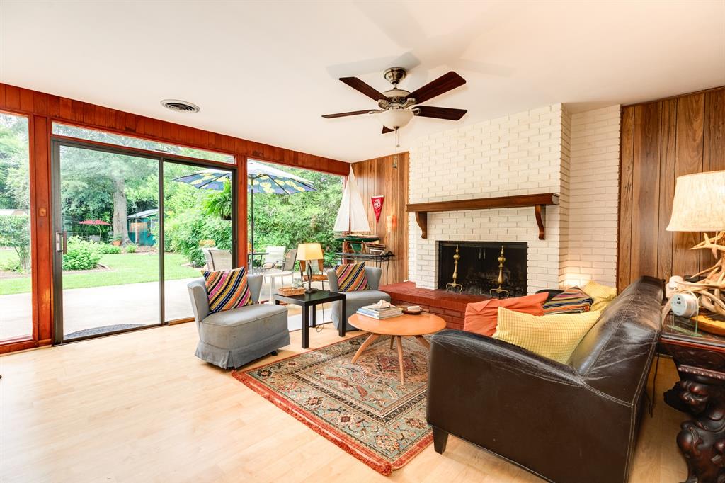 Family room with Breakfast area  and window wall for a moment of Zin