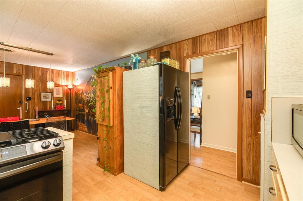 Kitchen side-by-side fridge - access to hallway