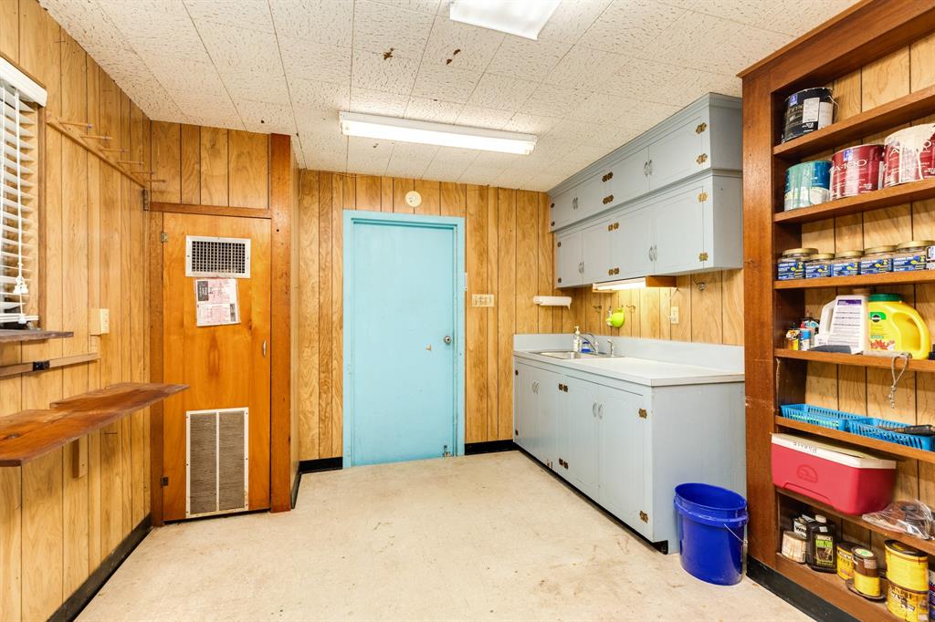 Workroom sink & cabinets shelves for storage