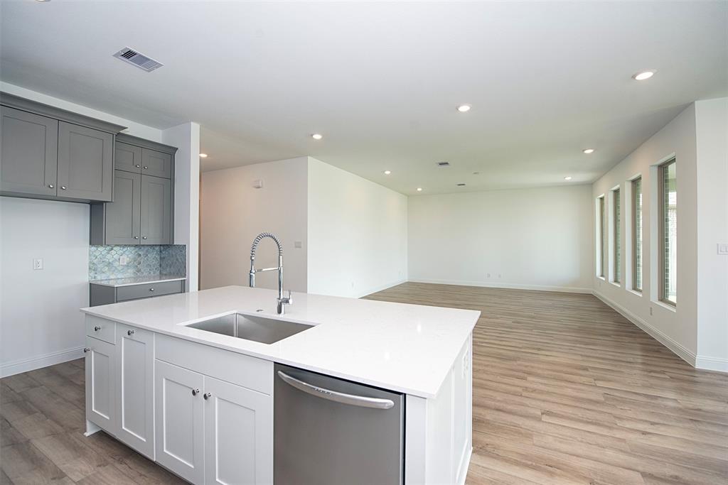 A view of this gorgeous gourmet kitchen open to the family room.