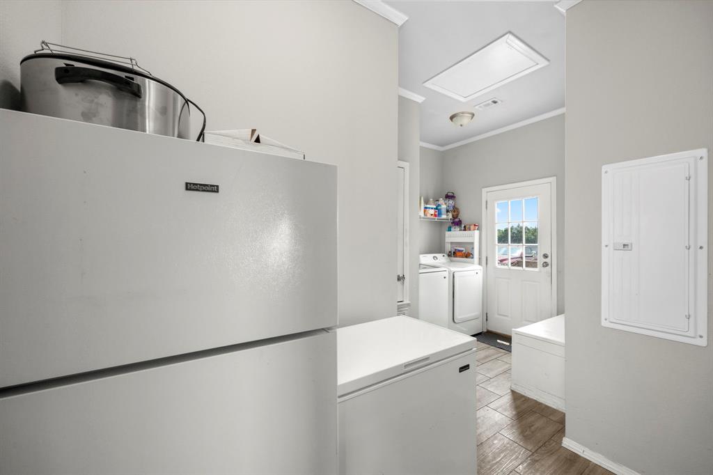 Utility room Side entrance from the gravel driveway with the custom built in landing area.