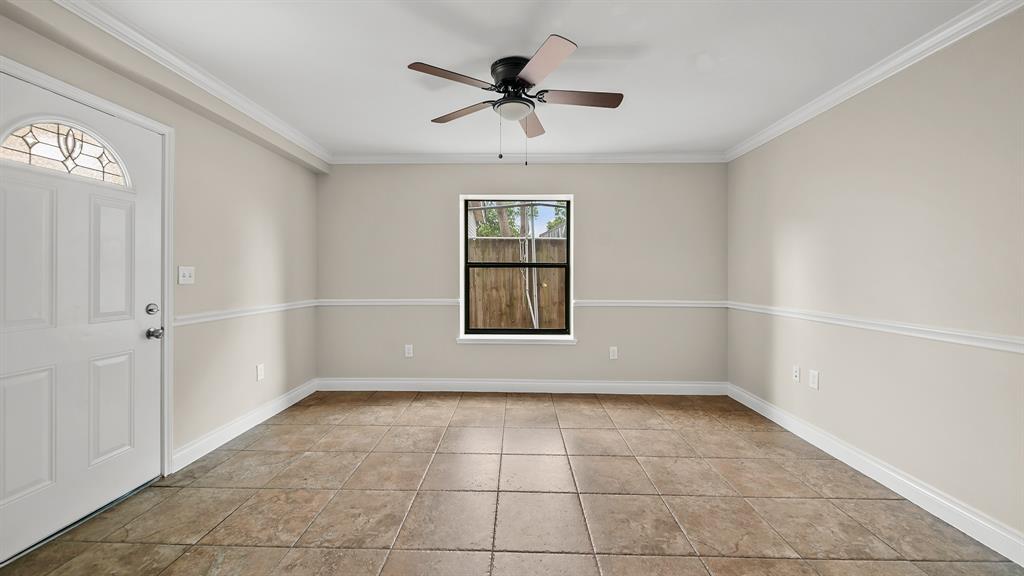 Living room/ Dining combo