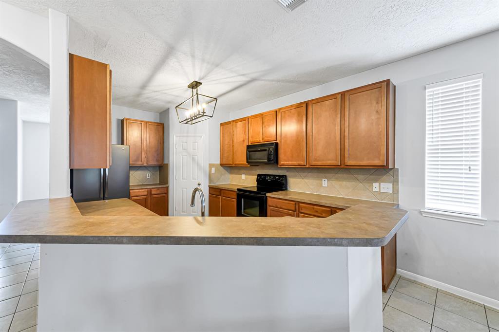 Long kitchen bar area