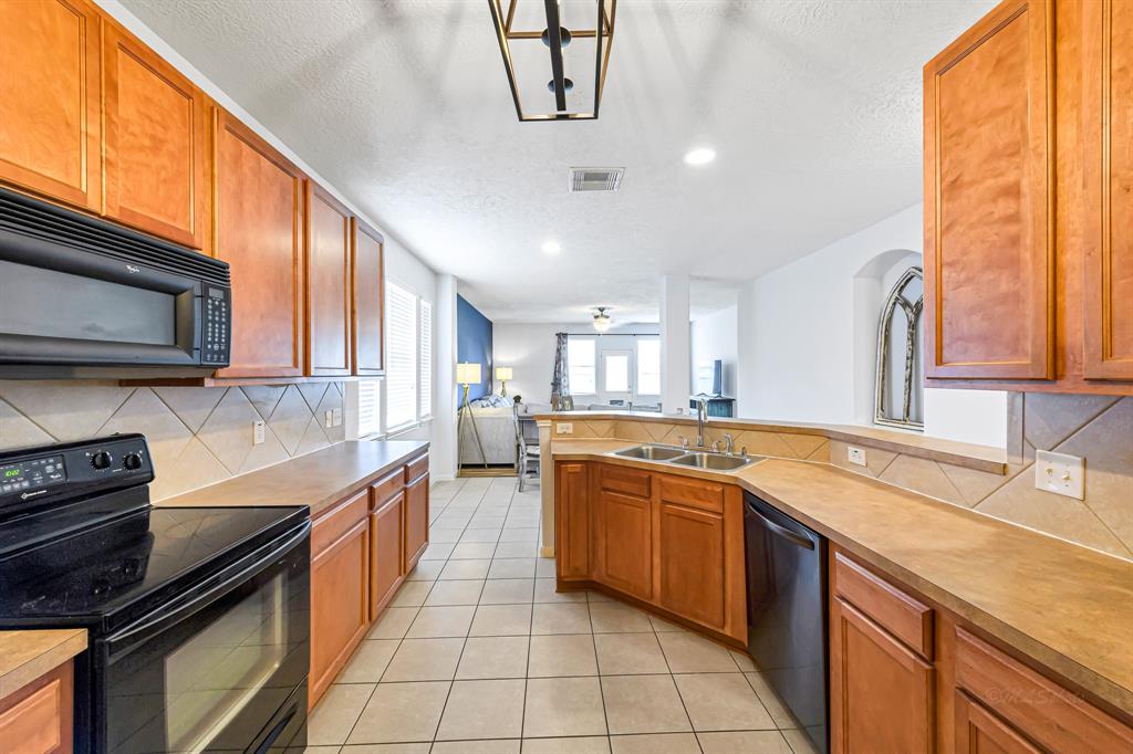 Kitchen does open into the family room