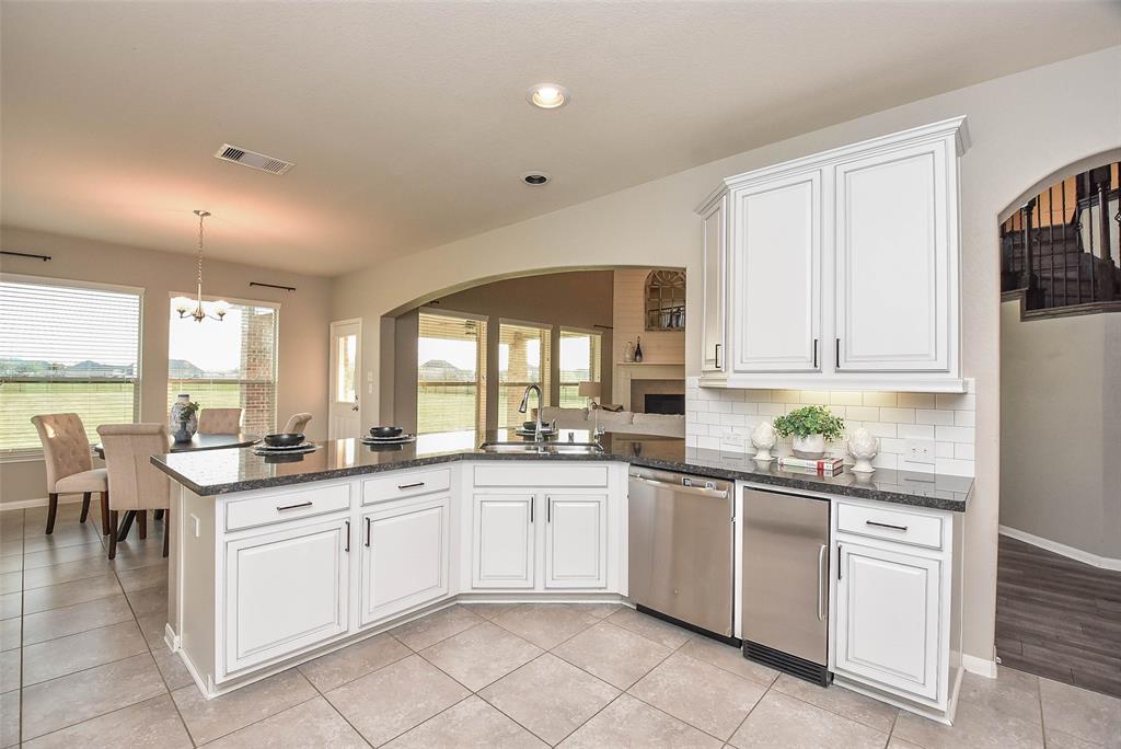 This is a marvelous open view from kitchen to front door! The extended counter, here, seems especially made for comfy stools (as suggested here!), quick snacking, and additional seating if needed, when entertaining.