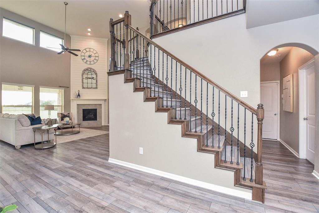 Sprawling, wide arched doorways, invite social gatherings in this sublime formal dining are, right!