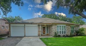 12318 Meadowhollow Dr, Meadows Place, TX 77477
