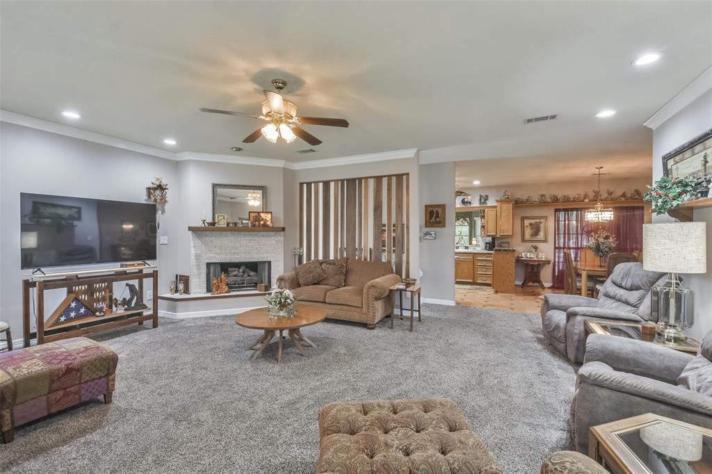 Living Room - Cozy fireplace!