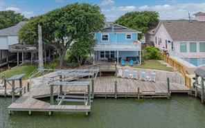 246 Starboard Ave, Rockport, TX 78382