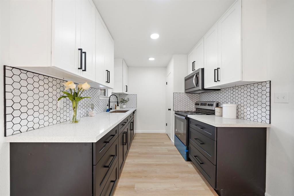 NEWLY REMODELED KITCHEN