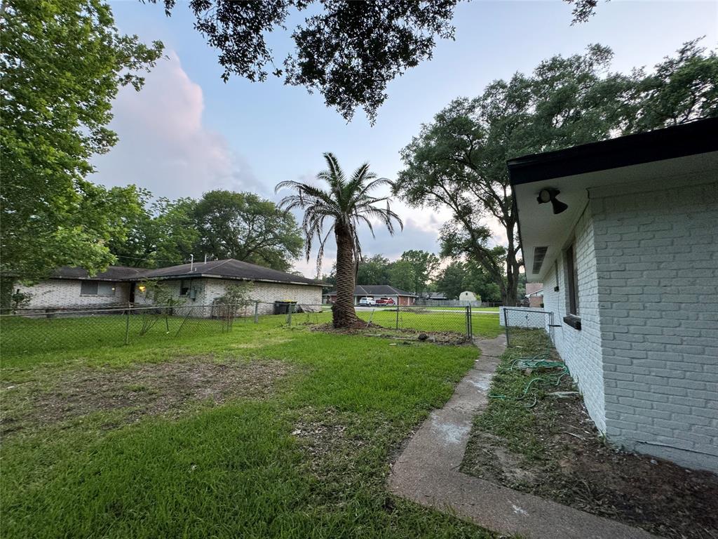 2403 Halbert Drive , Pearland, Texas image 17