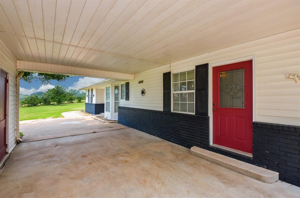 A very good size carport.