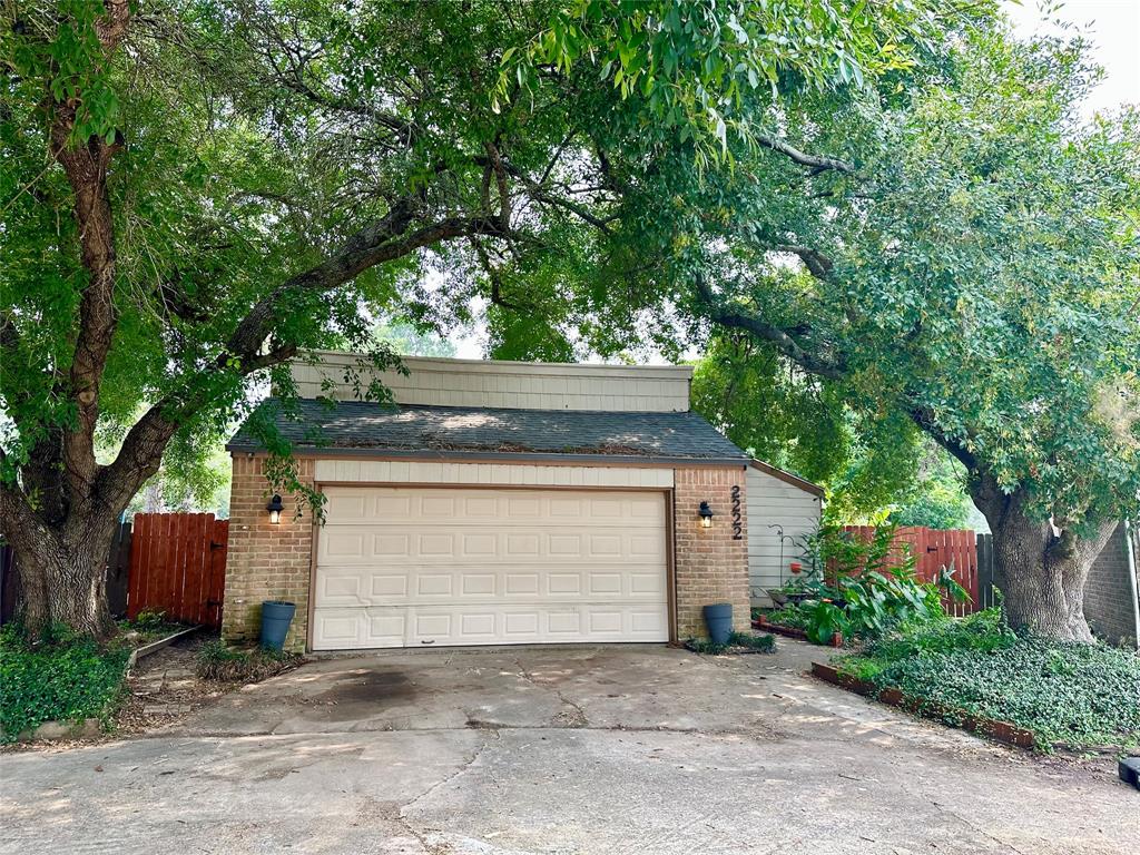 2222 Saint James Ct