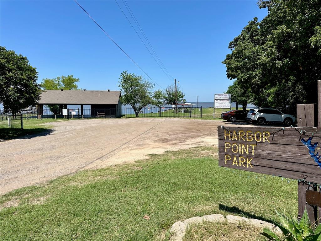 The entrance to the Harbor Point Park.