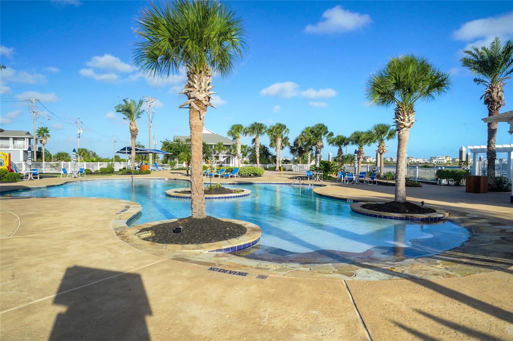 POOL Part of the optional Harborwalk Yacht Club & Swim Center. Ther are 3 pools and a playground.