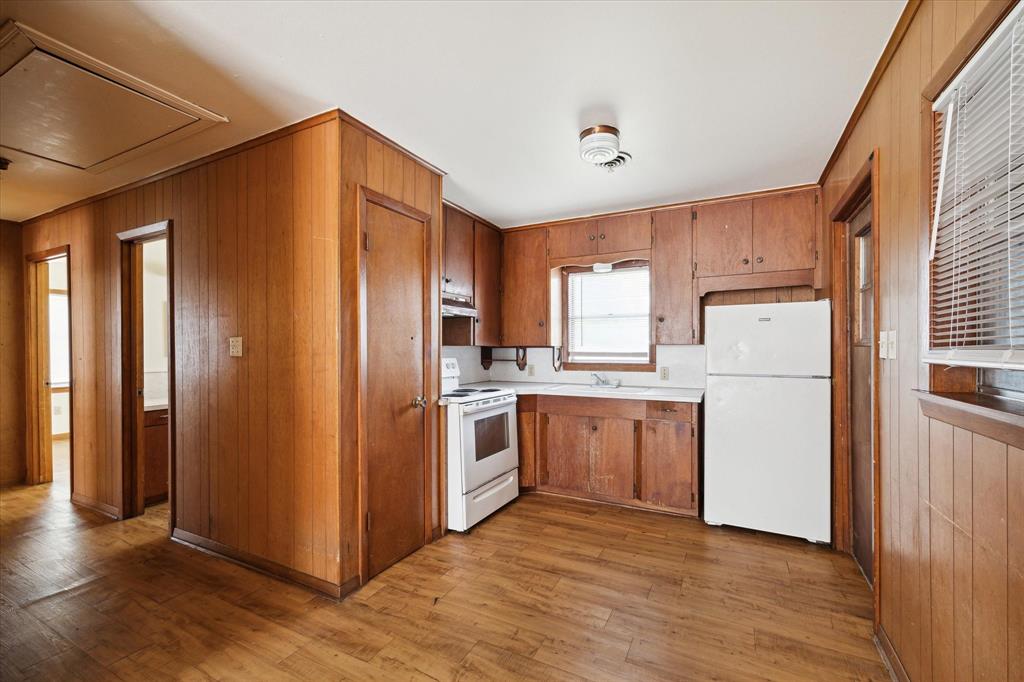 Open concept living to kitchen