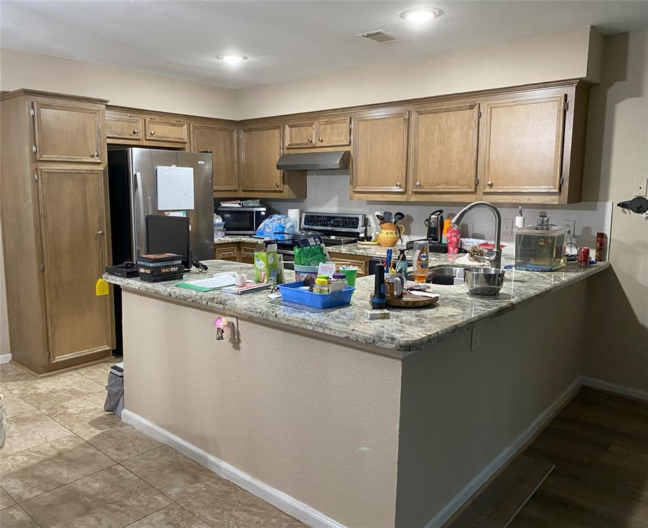 Large kitchen with lots of counter space.