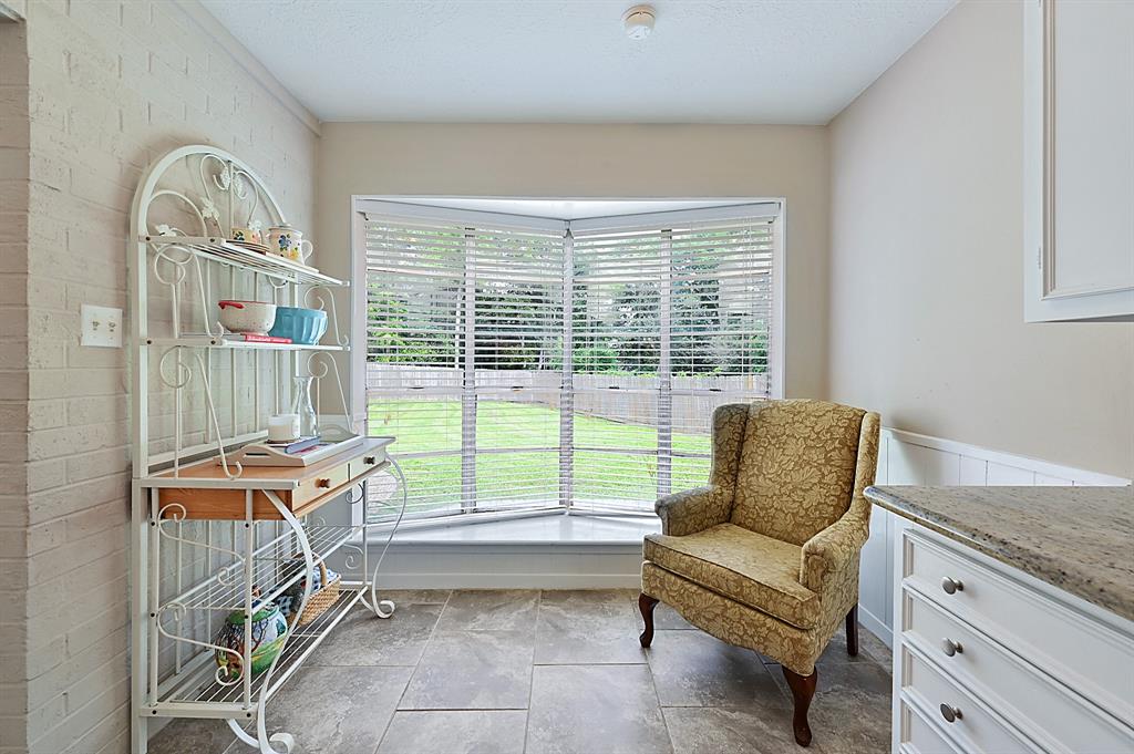 breakfast area bay window