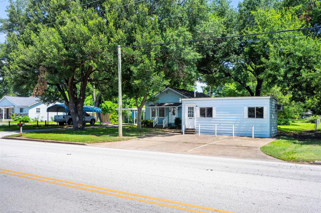 View of locksmith building and parking lot accessed from East 5th Street. Property has 100\' of frontage on 5th Street.