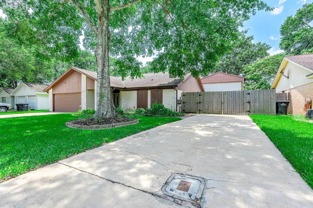 11\' X 9\' FRONT PORCH LEADS TO FRONT DOOR.  PLENTY OF SPACE FOR AN OUTDOOR SITTING AREA.