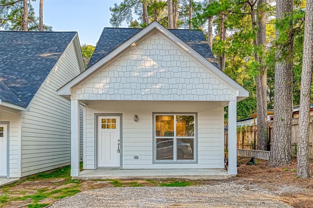 Welcome to your NEW home in Shadow Bay!This house has so much to offer!  Check it out!