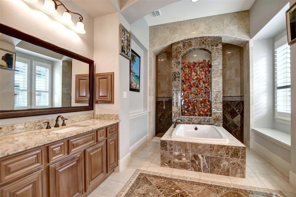 Primary bath with large soaking tub