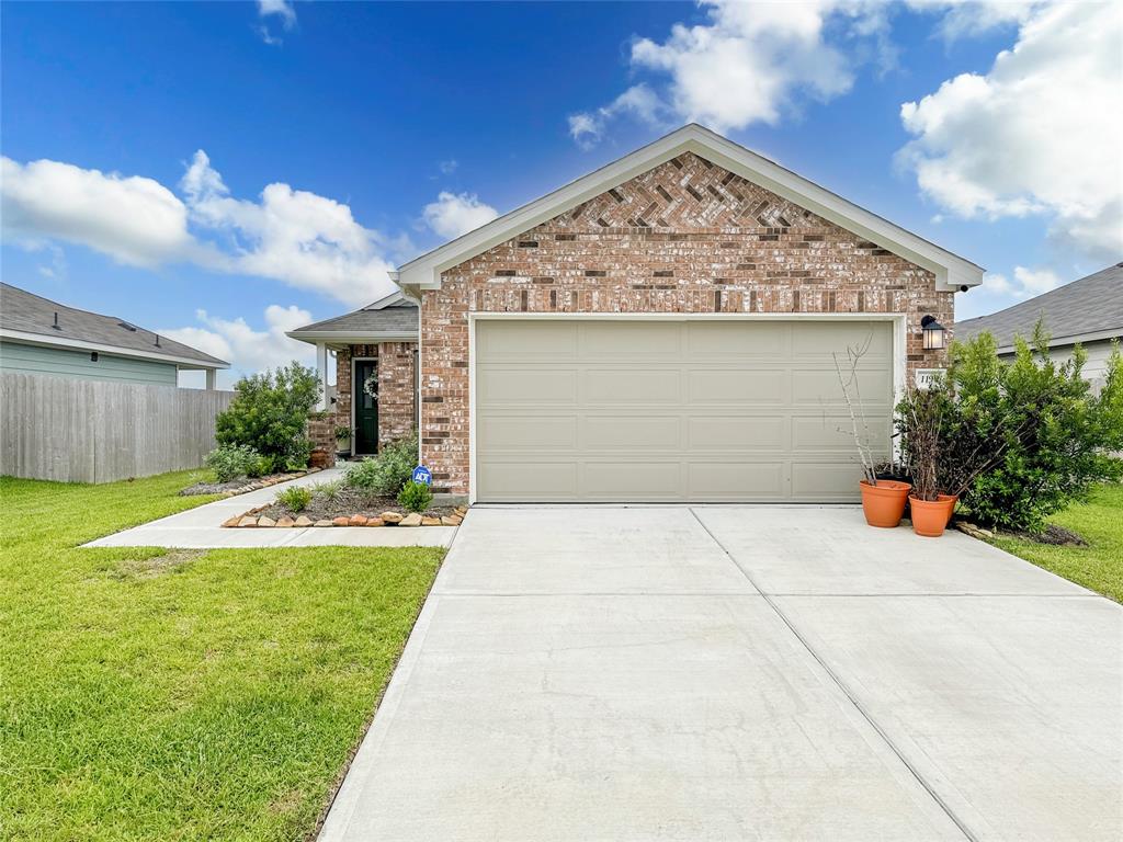 1199 Filly Creek Drive , Alvin, Texas image 5