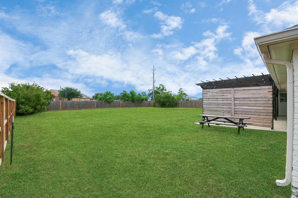 Spacious yard with privacy wall!