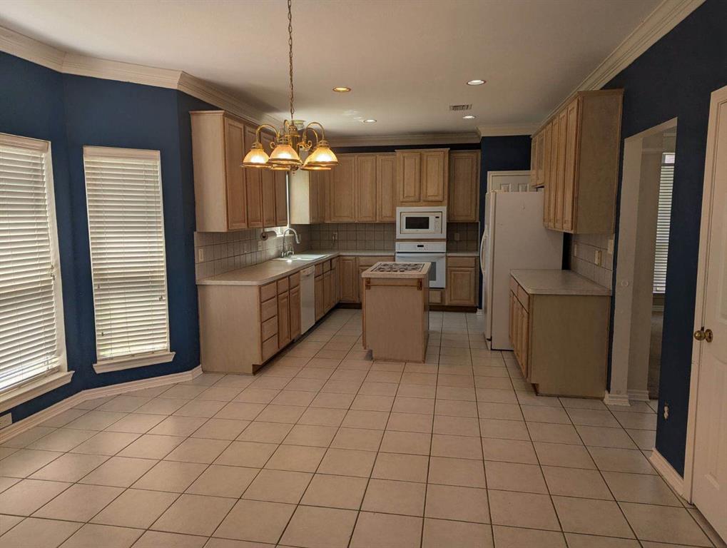 primary bathroom with 2 sinks, tub and shower