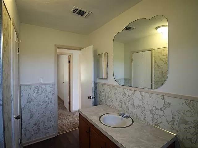 Secondary House Bathroom