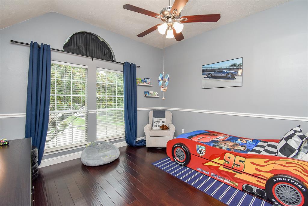 This huge secondary bedroom obviously belonged to a young race car driver! Make it your own.