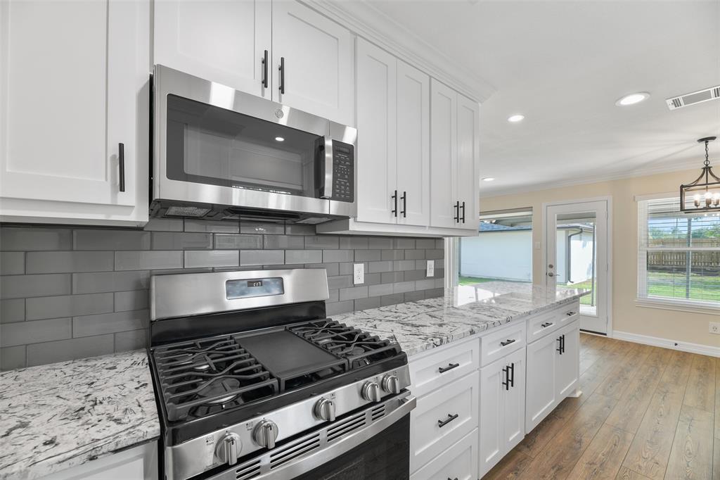 Gas cooktop ~ SEE AMENITIES LIST ONLINE, WAY TOO MANY UPGRADES & UPDATES TO MENTION HERE!